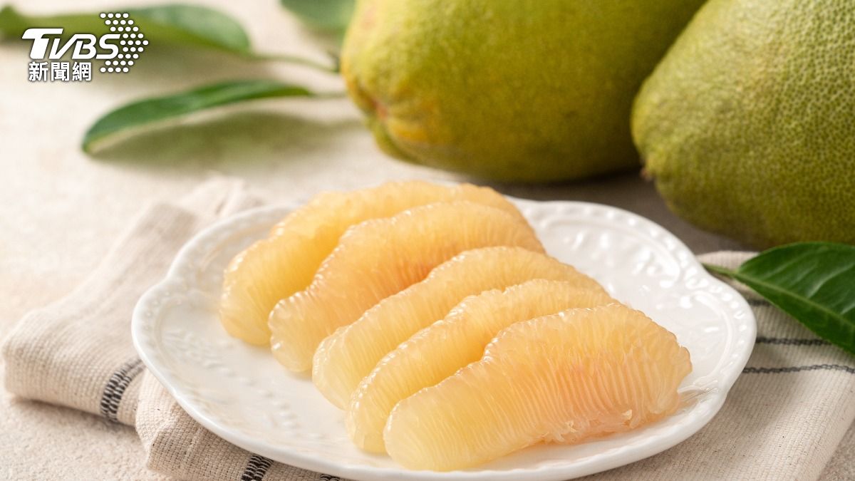 柚子含有呋喃香豆素（furanocoumarins）影響藥物代謝。（示意圖／shutterstock達志影像）