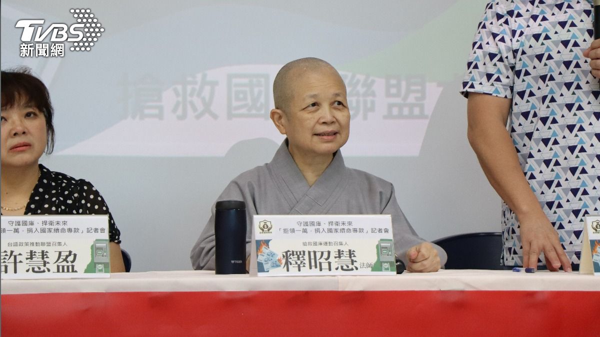 釋昭慧透過直播澄清自己在大學任教月薪達14萬，根本不需要他人供養。（圖／劉庭宇攝）