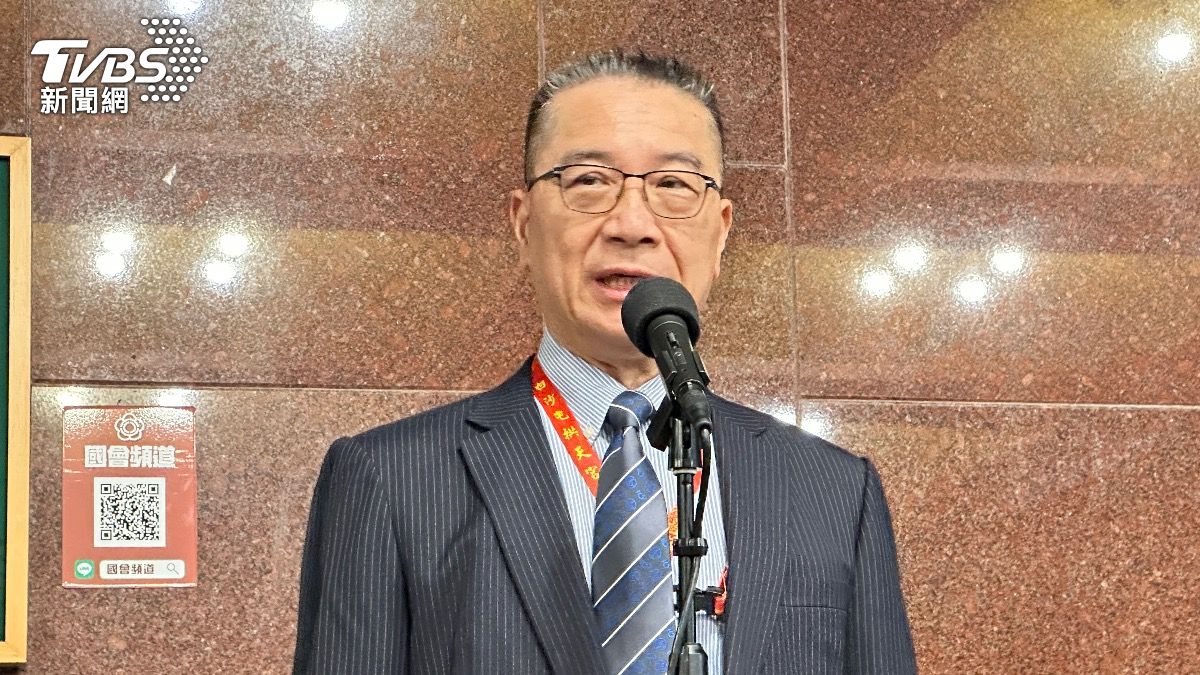 民進黨秘書長徐國勇19日出席黨團會議前受訪。（圖／潘袁詩羽攝）