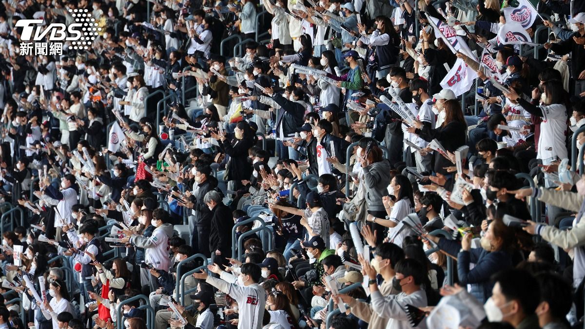 擋視線! 「大砲鏡頭」引觀眾席衝突 南韓職棒部分球隊禁用
