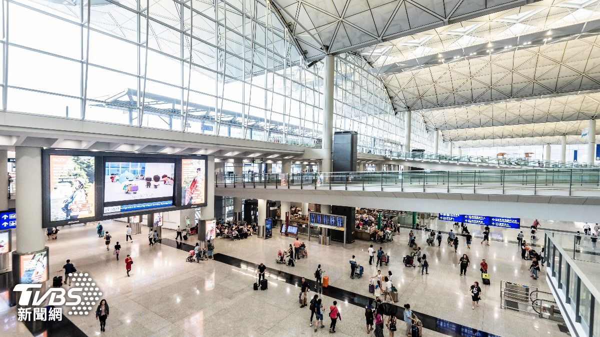 《彭博》引述消息人士稱，香港國際機場將會自23 日下午6時起暫停航班升降。　（示意圖／達志影像Shutterstock）