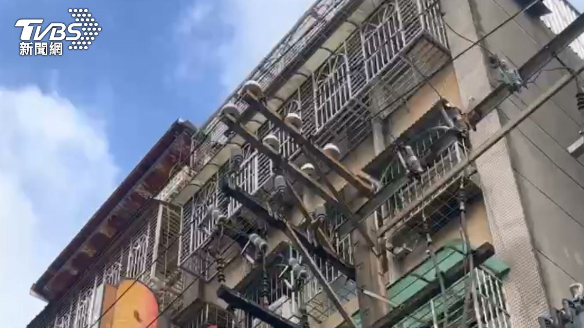 新北土城頂樓加蓋鐵皮屋火警 1女大面積燒燙傷不治