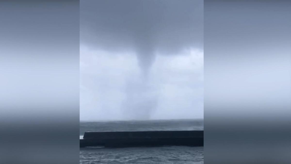 樺加沙直撲蘭嶼7.4米巨浪　綠島將軍岩外見水龍捲